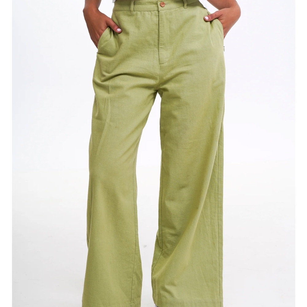 Notice the Reckless Beach Pant - Green
